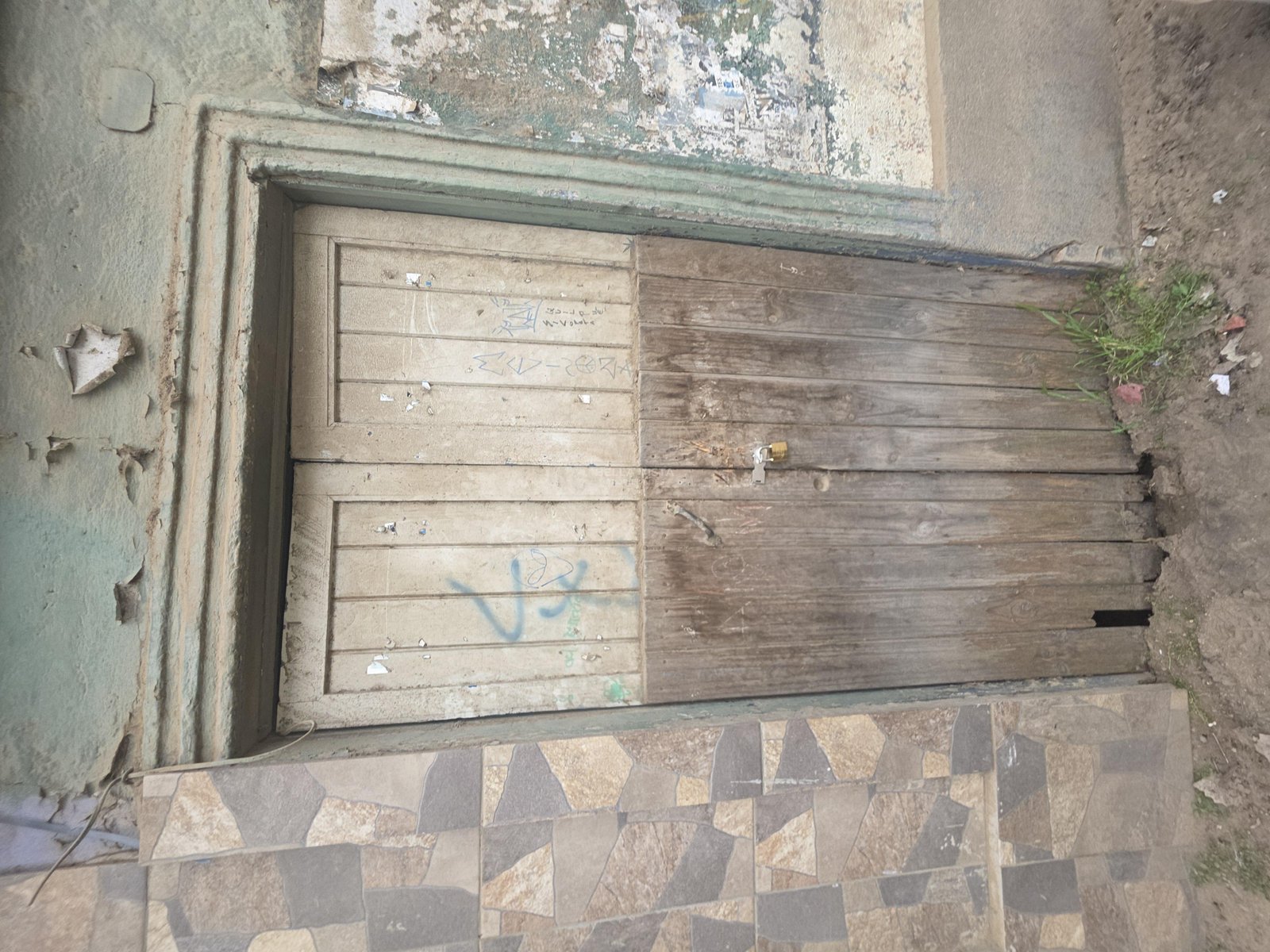 Venta Local Comercial, 2 niveles mas subterraneo calle Brown el melon
